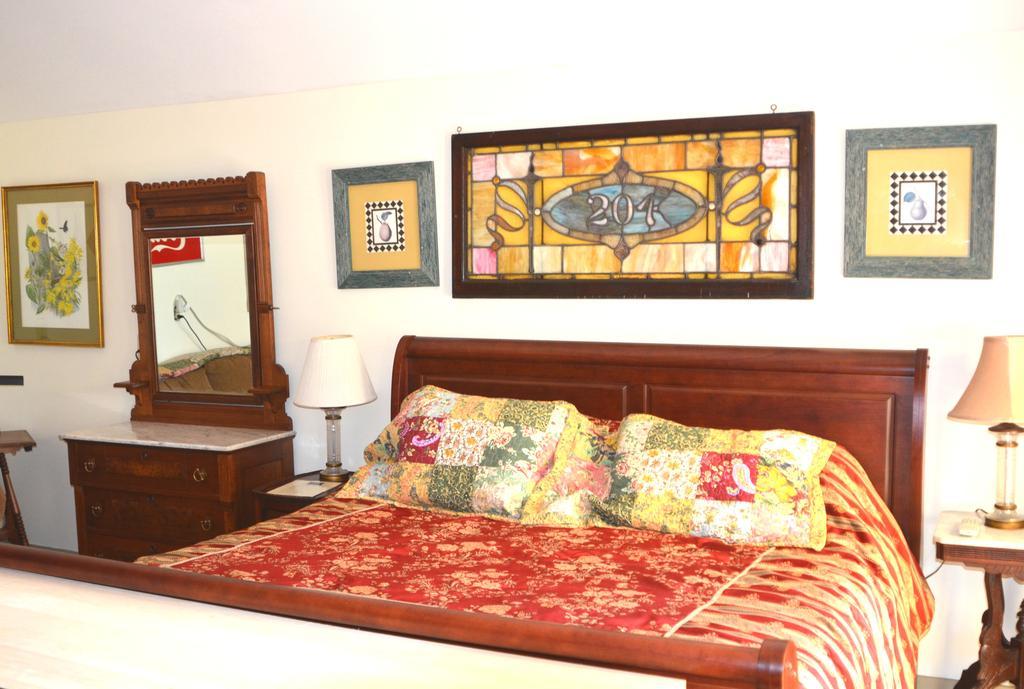 Union Gables (Adults Only) Hotel Saratoga Springs Room photo